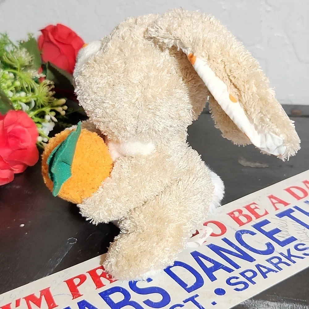 2005 TY Veggie The Bunny Rabbit w Carrot Beanie Baby w Tag